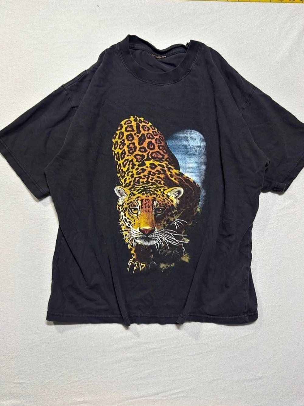 1990s vintage Men's Black cheetah Graphic Tee